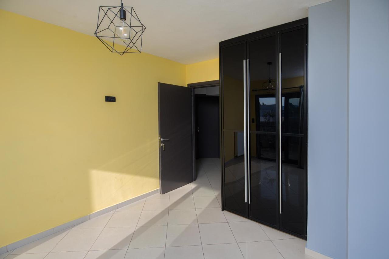 Spacious Modern Apartments With Great Rooftop View Athens Exterior photo